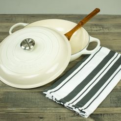 Le Creuset 5 Qt. Signature Enameled Cast Iron Braiser With Stainless Steel Knob | Meringue White 3 Le Creuset 5 Qt. Signature Enameled Cast Iron Braiser With Stainless Steel Knob | Meringue White -Le Creuset sales dsc 1165