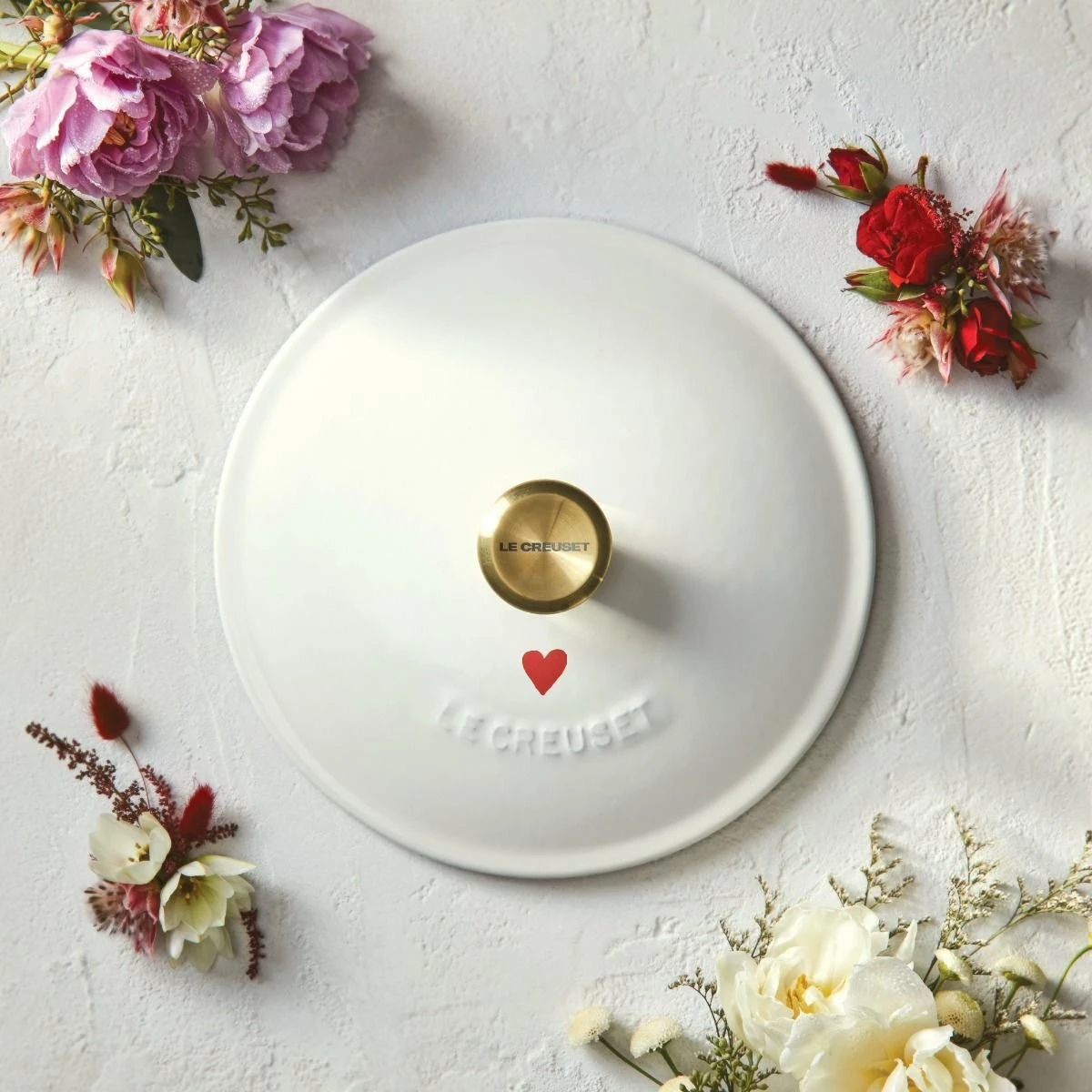 Le Creuset L'Amour 2.75 Qt. Enameled Cast Iron Soup Pot With Gold Knob & Heart Applique | White 8 Le Creuset L'Amour 2.75 Qt. Enameled Cast Iron Soup Pot With Gold Knob & Heart Applique | White - Image 6