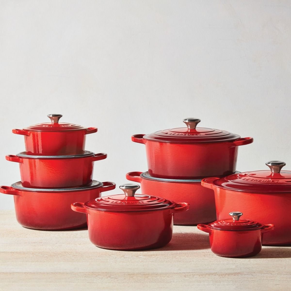 Le Creuset 3.5 Qt. Round Signature Dutch Oven with Stainless Steel Knob | Cerise/Cherry Red Le Creuset 3.5 Qt. Round Signature Dutch Oven With Stainless Steel Knob | Cerise/Cherry Red -Le Creuset sales rs13760 210112 lecreuset rdosizes ret lpr