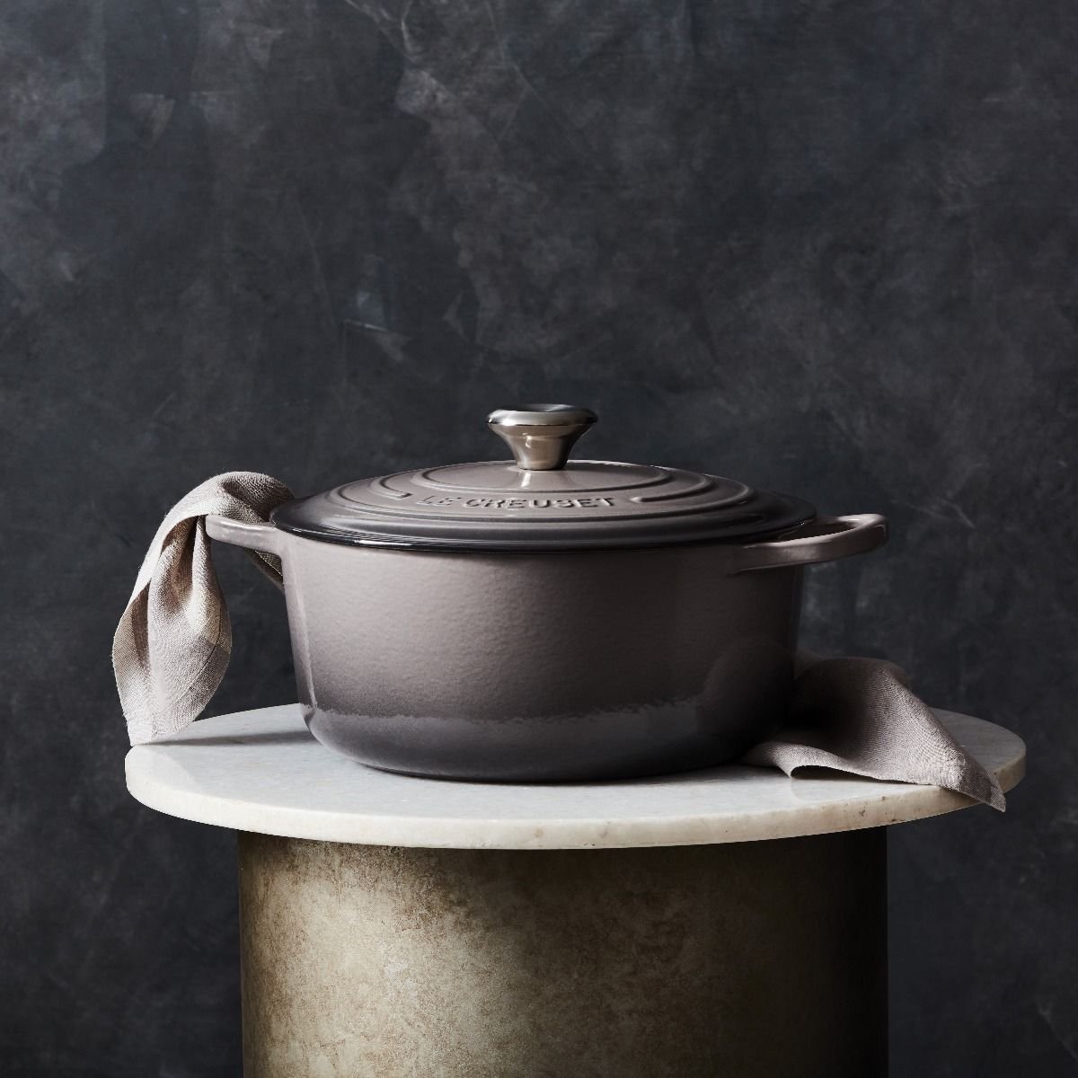 Le Creuset 5.5 Qt. Round Signature Dutch Oven with Stainless Steel Knob | Oyster Grey Le Creuset 5.5 Qt. Round Signature Dutch Oven With Stainless Steel Knob | Oyster Grey -Le Creuset sales rs8920 180820 lecreuset oysterrdo 0379 silver